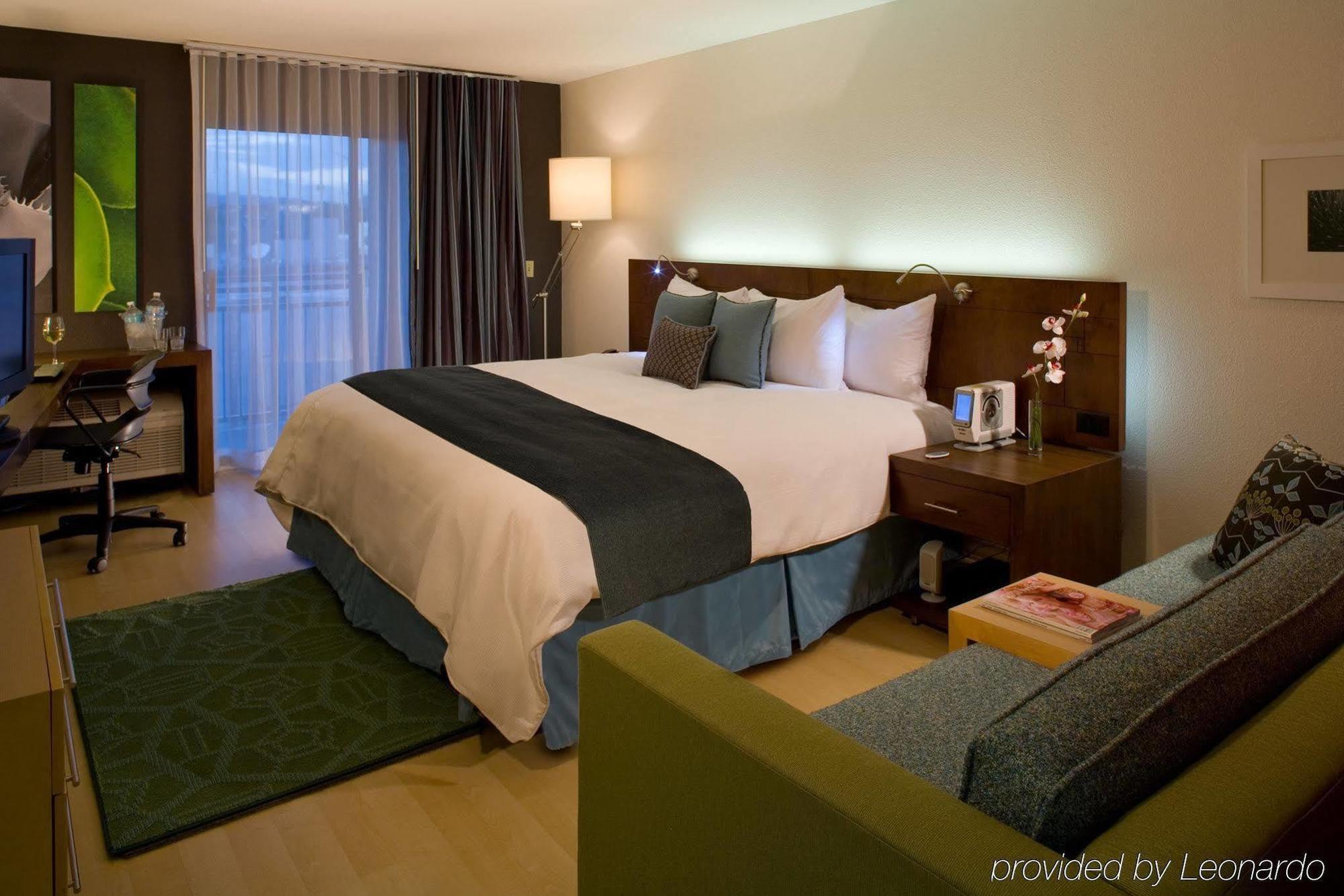Aloft Hotel 3*